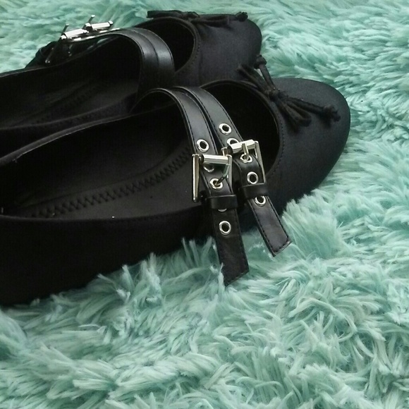 Shoes - Picture 2 of 2